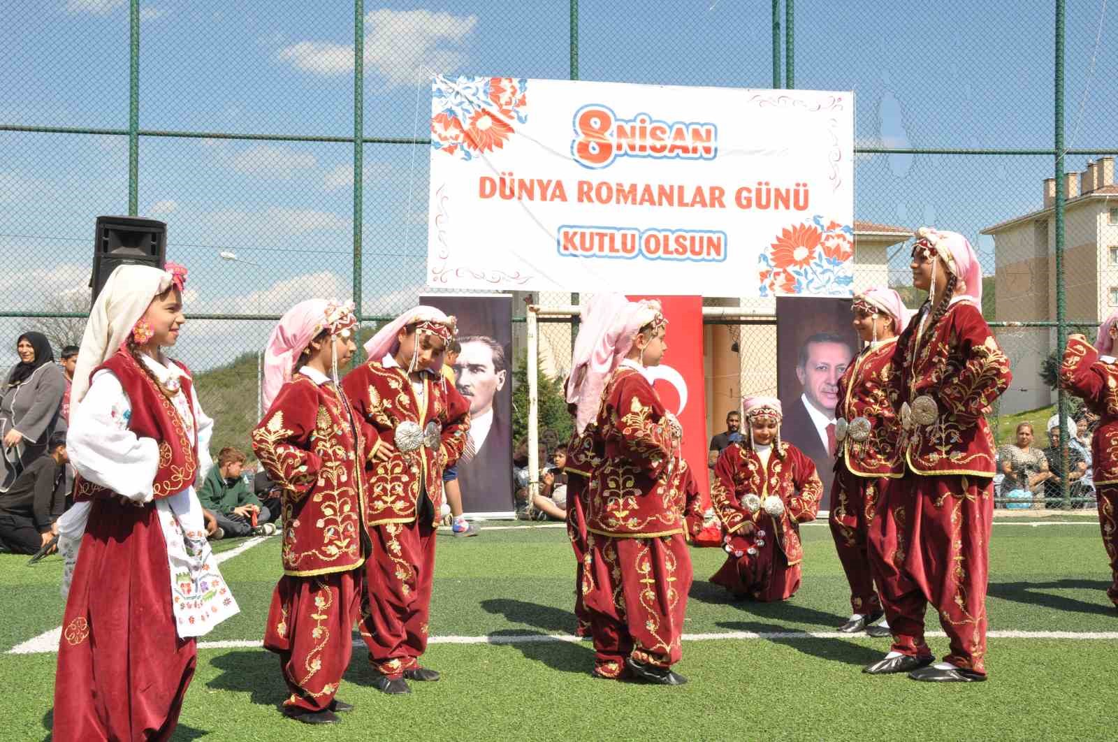 Keşan’da Romanlar Günü kutlamaları renkli görüntülere sahne oldu
Keşan’da Romanlar Günü kutlamaları renkli görüntülere sahne oldu