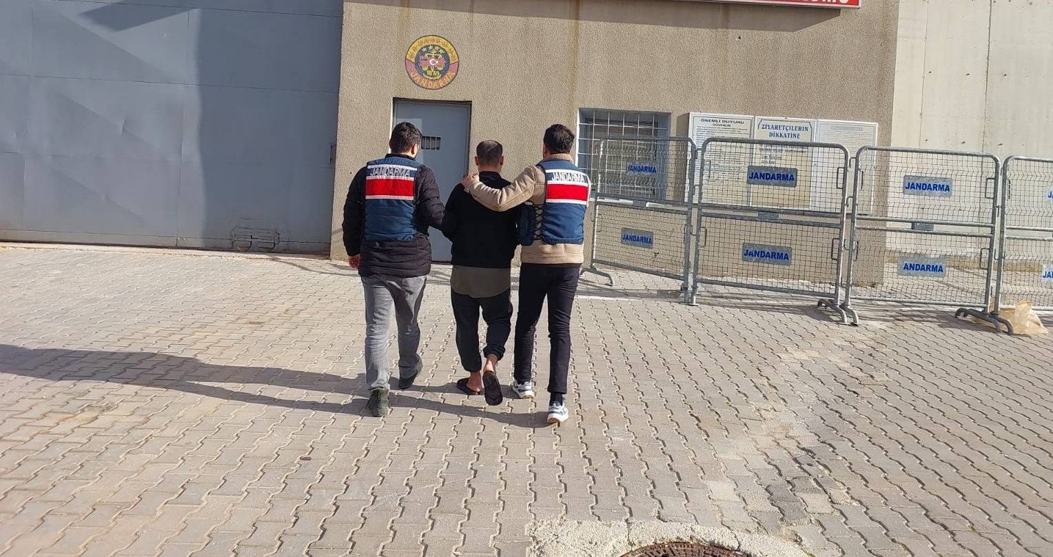 Kesinleşmiş 10’ar yıl hapis cezalarıyla aranan 3 şahıs yakalandı
