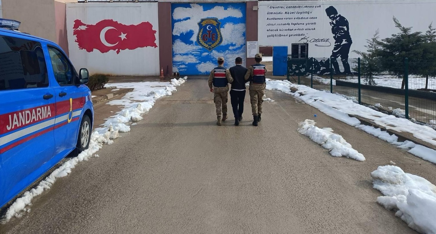 Kesinleşmiş 12’şer yıl cezayla aranan 2 şahıs yakalandı
