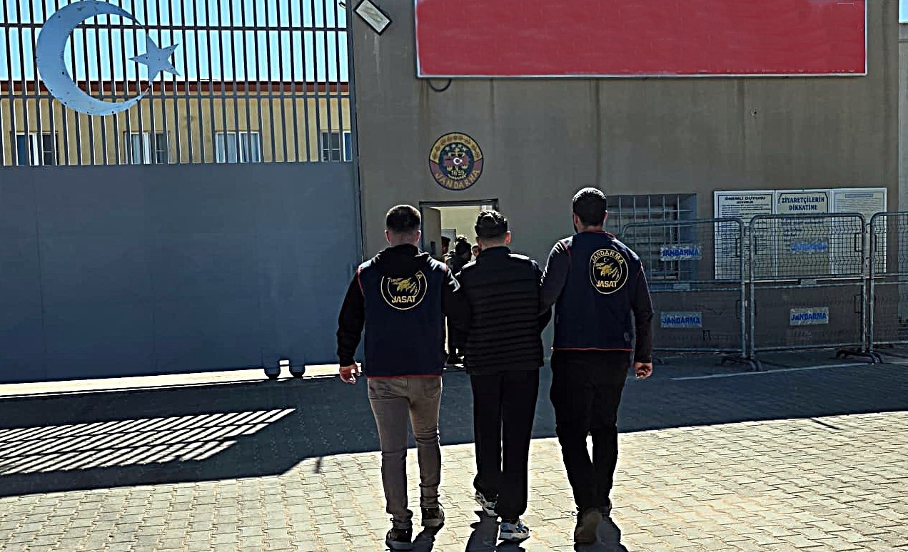 Kesinleşmiş 15 yıl cezayla aranan şahıs yakalandı
