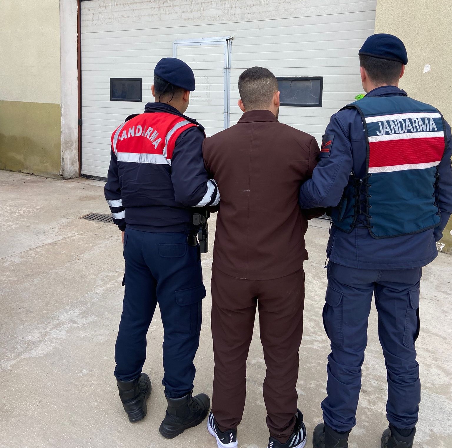 Kesinleşmiş 16 yıl cezayla aranan şahıs yakalandı
