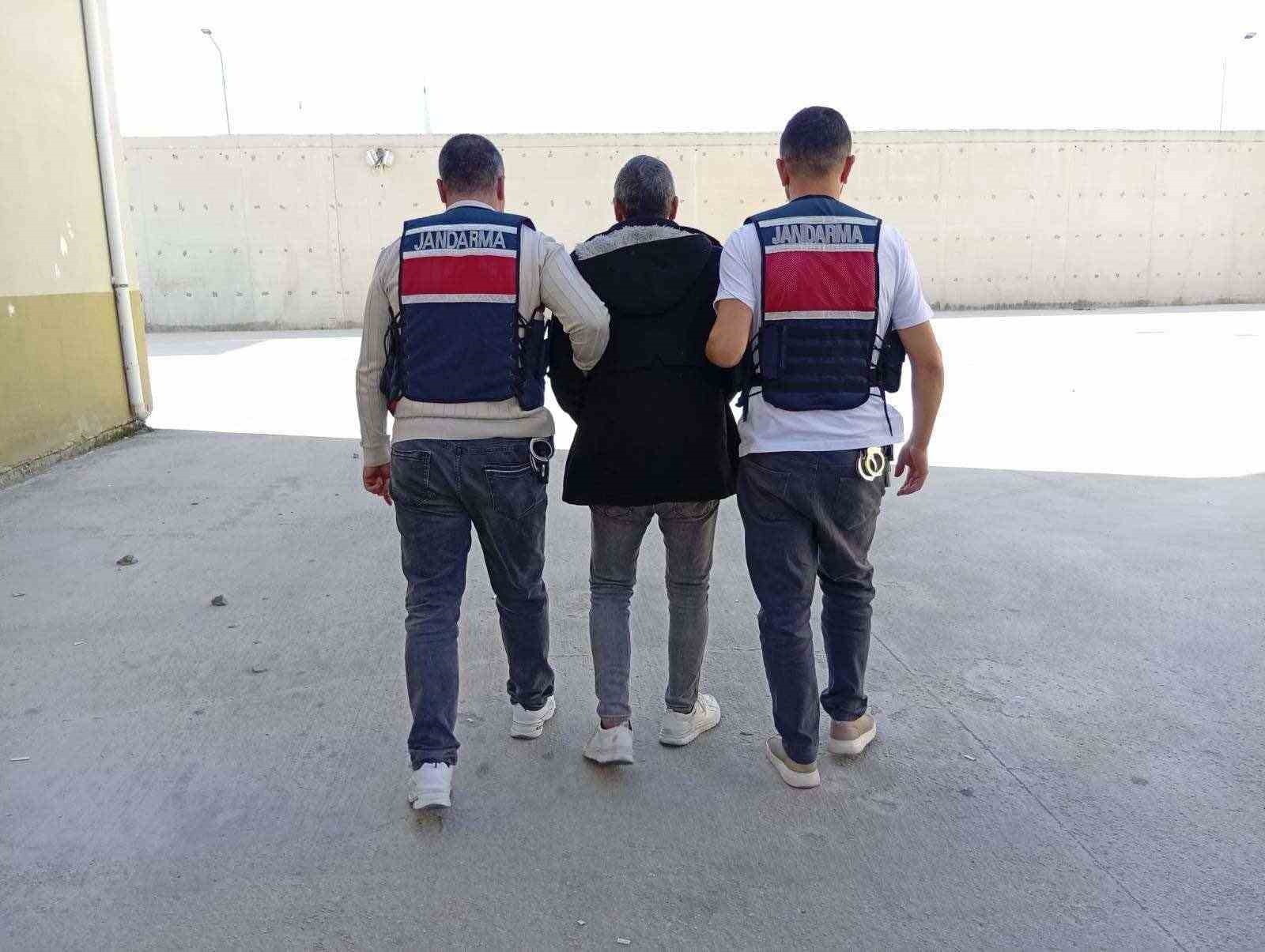 Kesinleşmiş hapis cezalarıyla aranan 2 şahıs yakalandı
