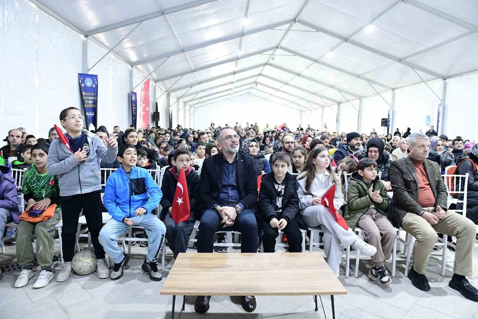 Kestelli çocuklar, tekne oruçlarını birlikte açtı
