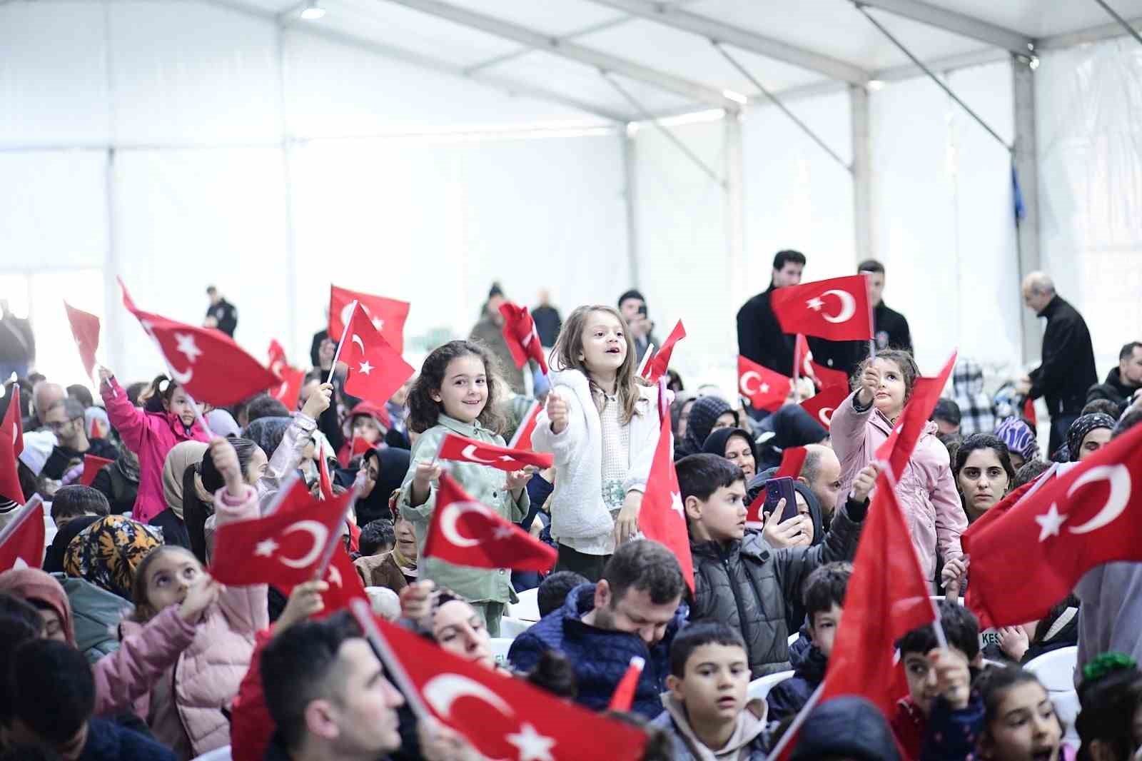 Kestelli çocuklar, tekne oruçlarını birlikte açtı
