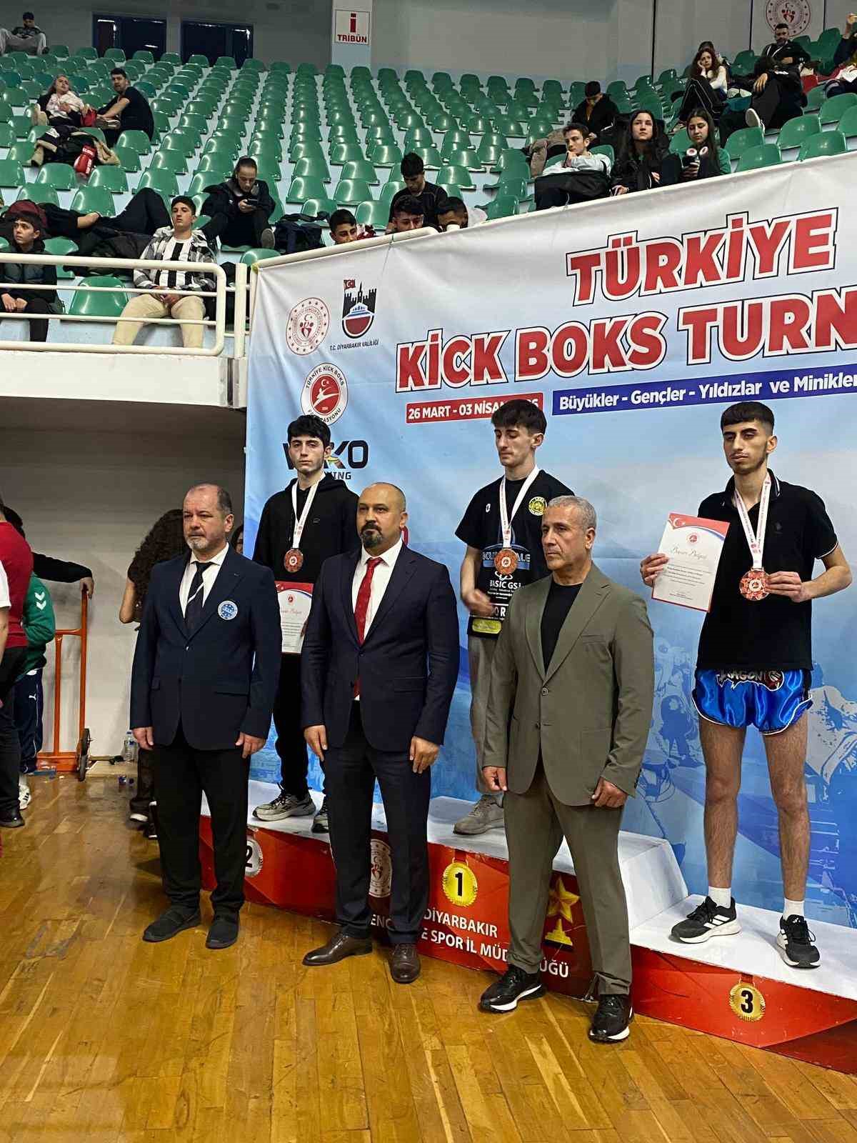 Kickboks Türkiye Şampiyonası’nda Afyonkarahisarlı sporculardan önemli başarı
