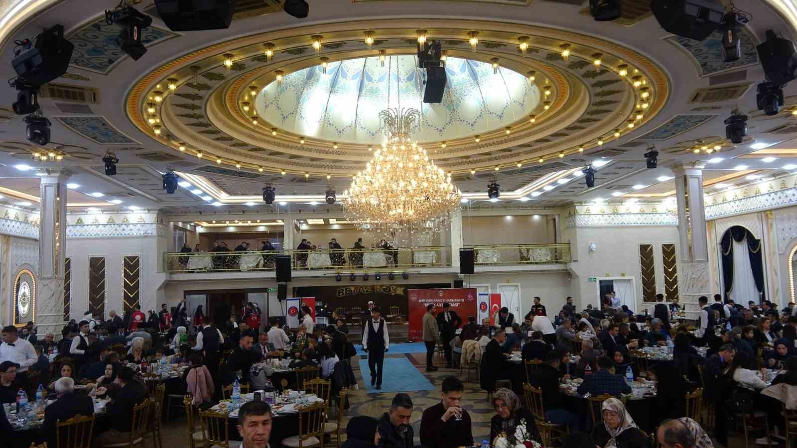 Kilis Valisi Kalaylı, gazi ve şehit aileleriyle iftarda buluştu
