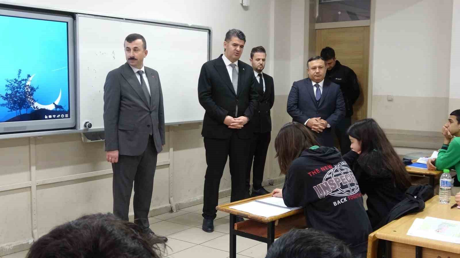 Kilis’te 2. dönemin ilk dersinin konusu "Bayrak" oldu
