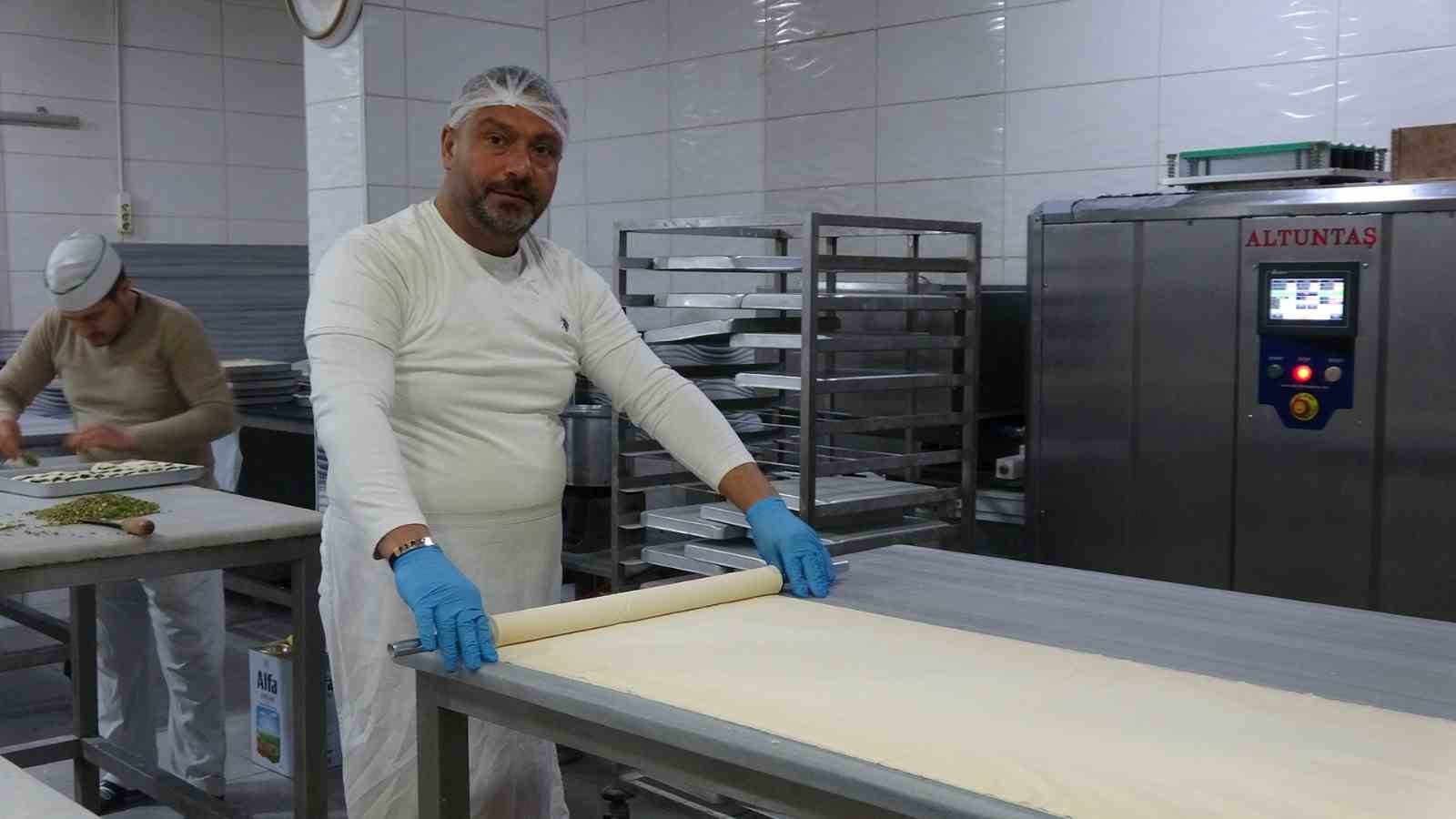 Kilis’te 37 yıllık ustadan ’burger tatlı’
