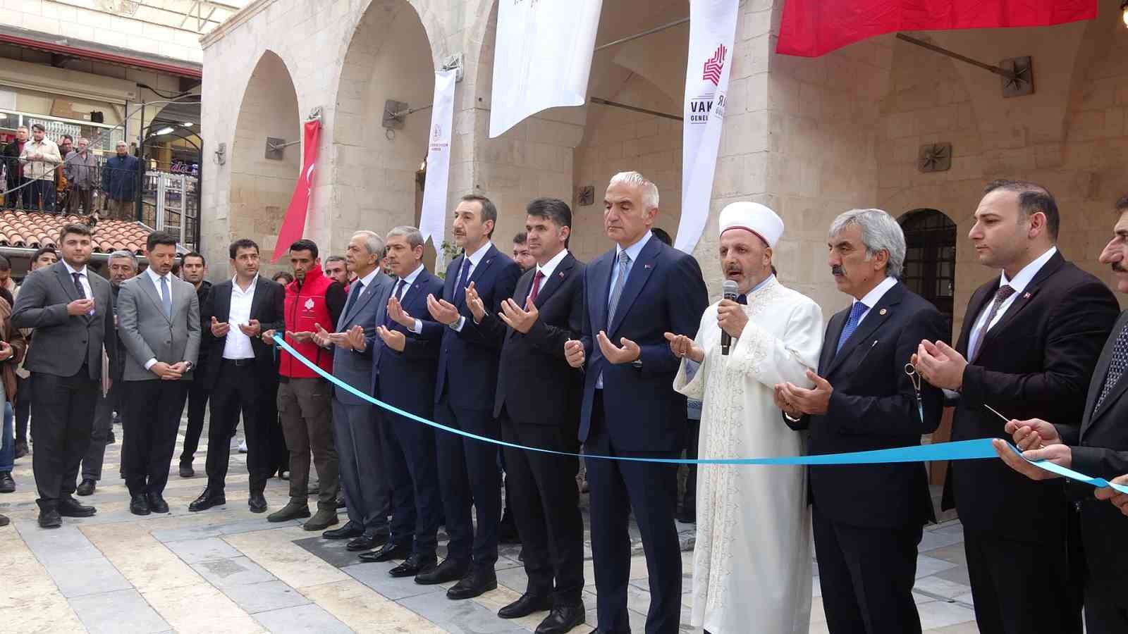 Kilis’te 6 Şubat depreminde hasar gören 3 vakıf eseri ibadete açıldı
