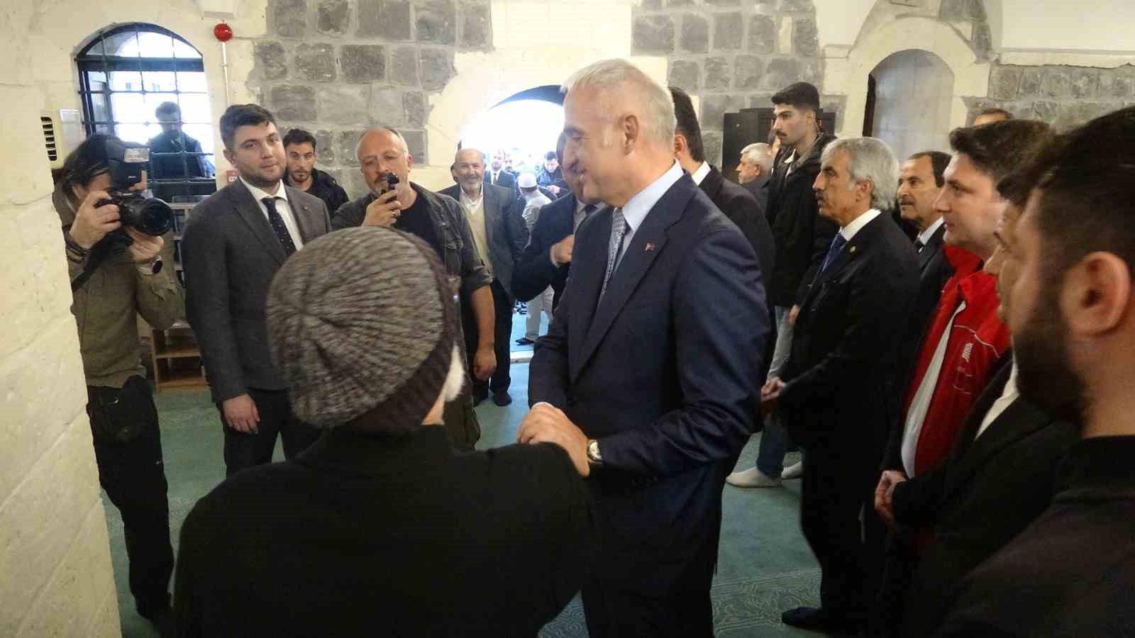 Kilis’te 6 Şubat depreminde hasar gören 3 vakıf eseri ibadete açıldı
