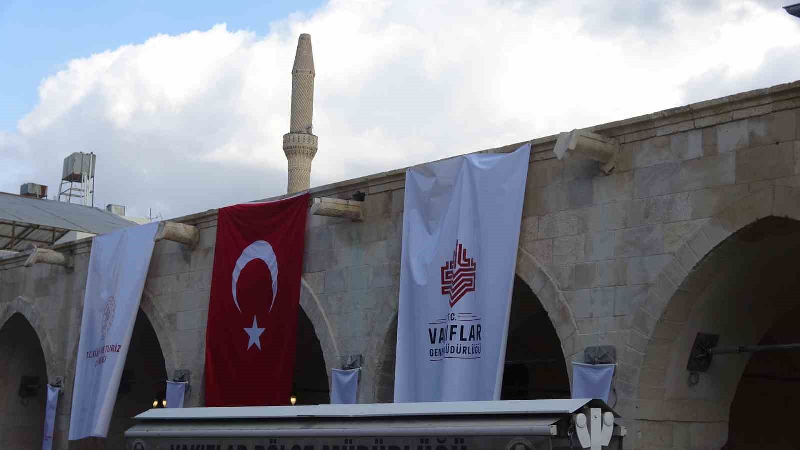 Kilis’te 6 Şubat depreminde hasar gören 3 vakıf eseri ibadete açıldı
