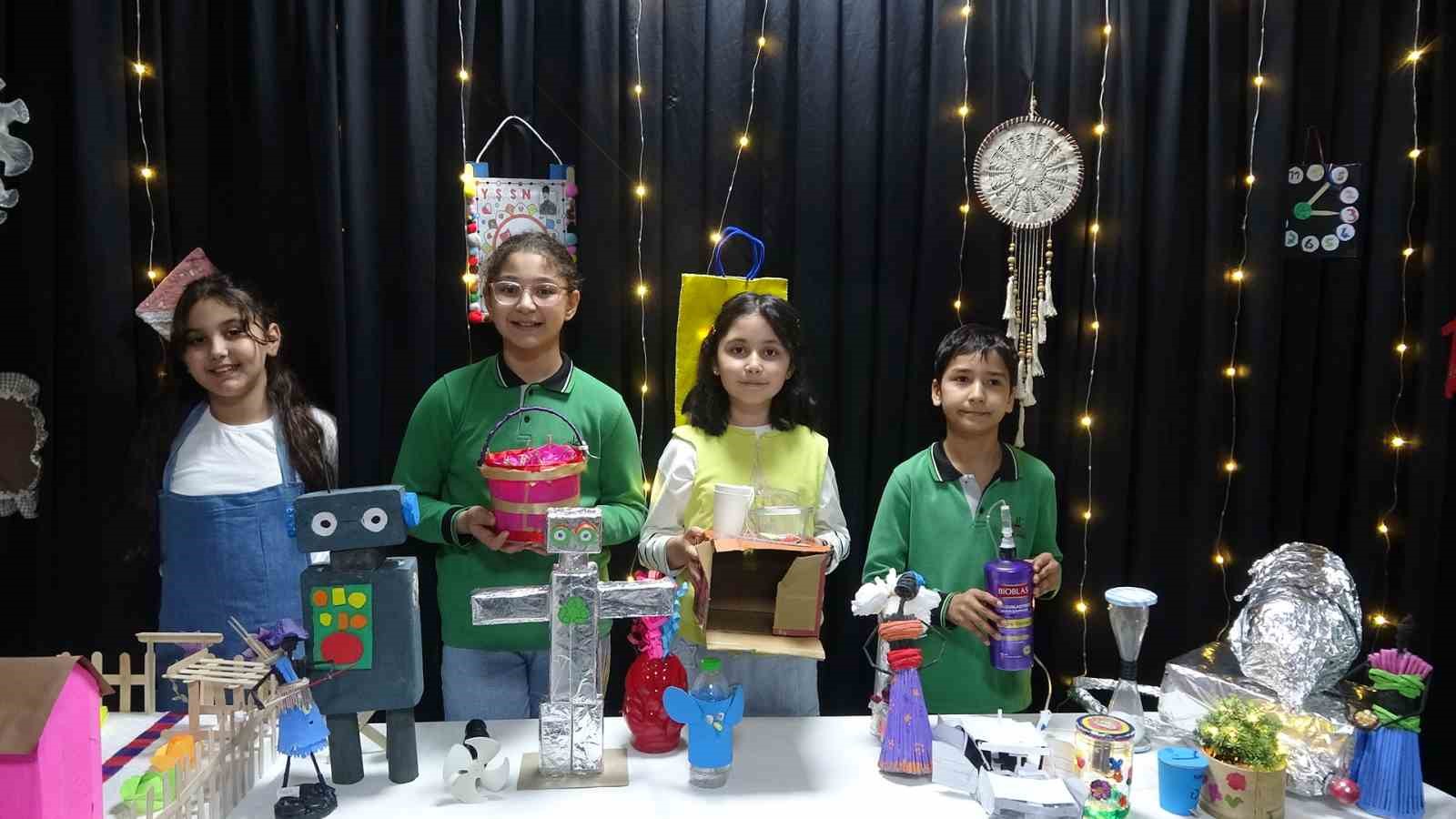 Kilis’te "Atıktan Sanata" sergisi: Öğrenciler atıkları sanata dönüştürdü
Kilis’te "Atıktan Sanata" sergisi: Öğrenciler atıkları sanata dönüştürdü