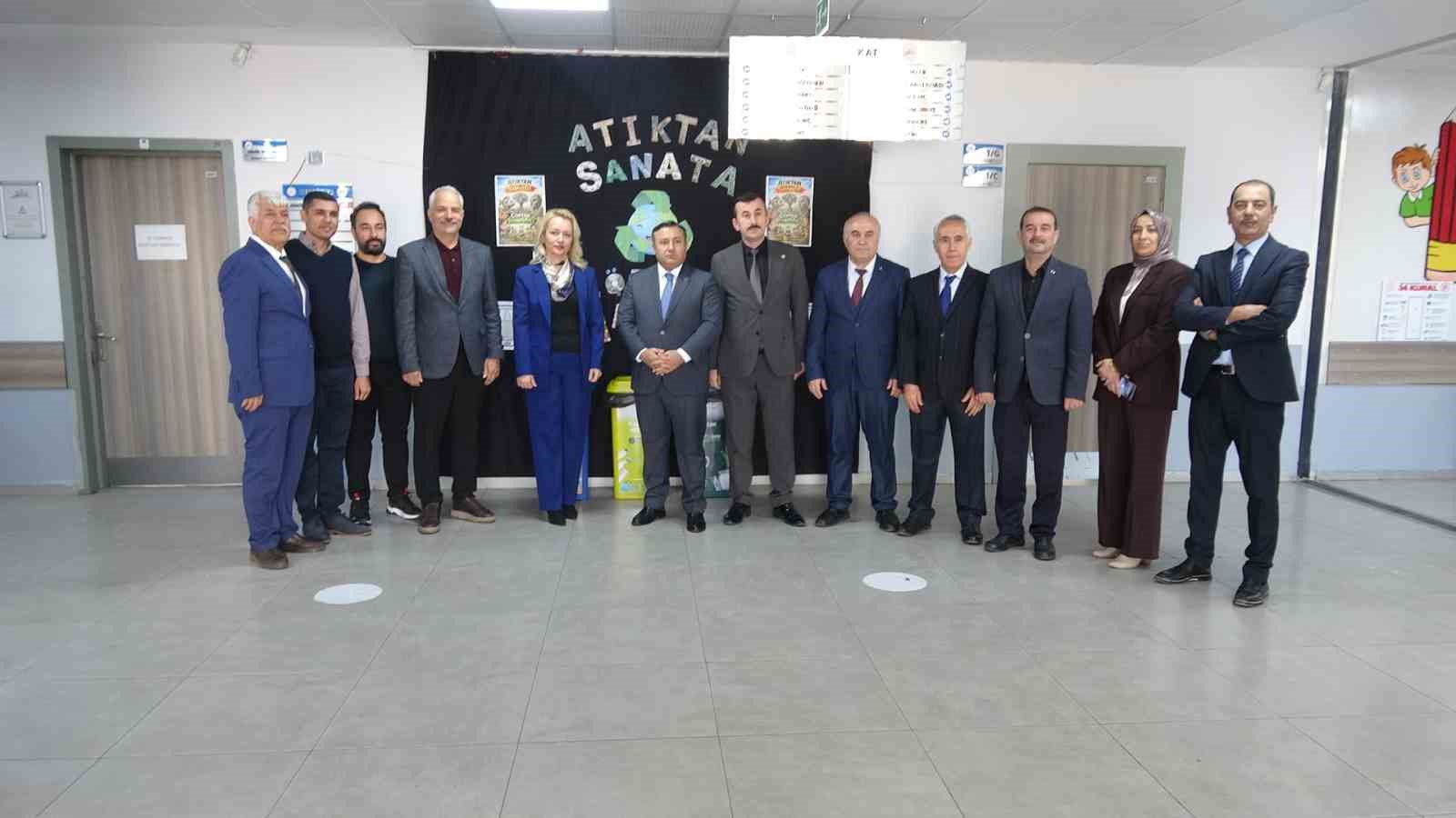 Kilis’te "Atıktan Sanata" sergisi: Öğrenciler atıkları sanata dönüştürdü
Kilis’te "Atıktan Sanata" sergisi: Öğrenciler atıkları sanata dönüştürdü