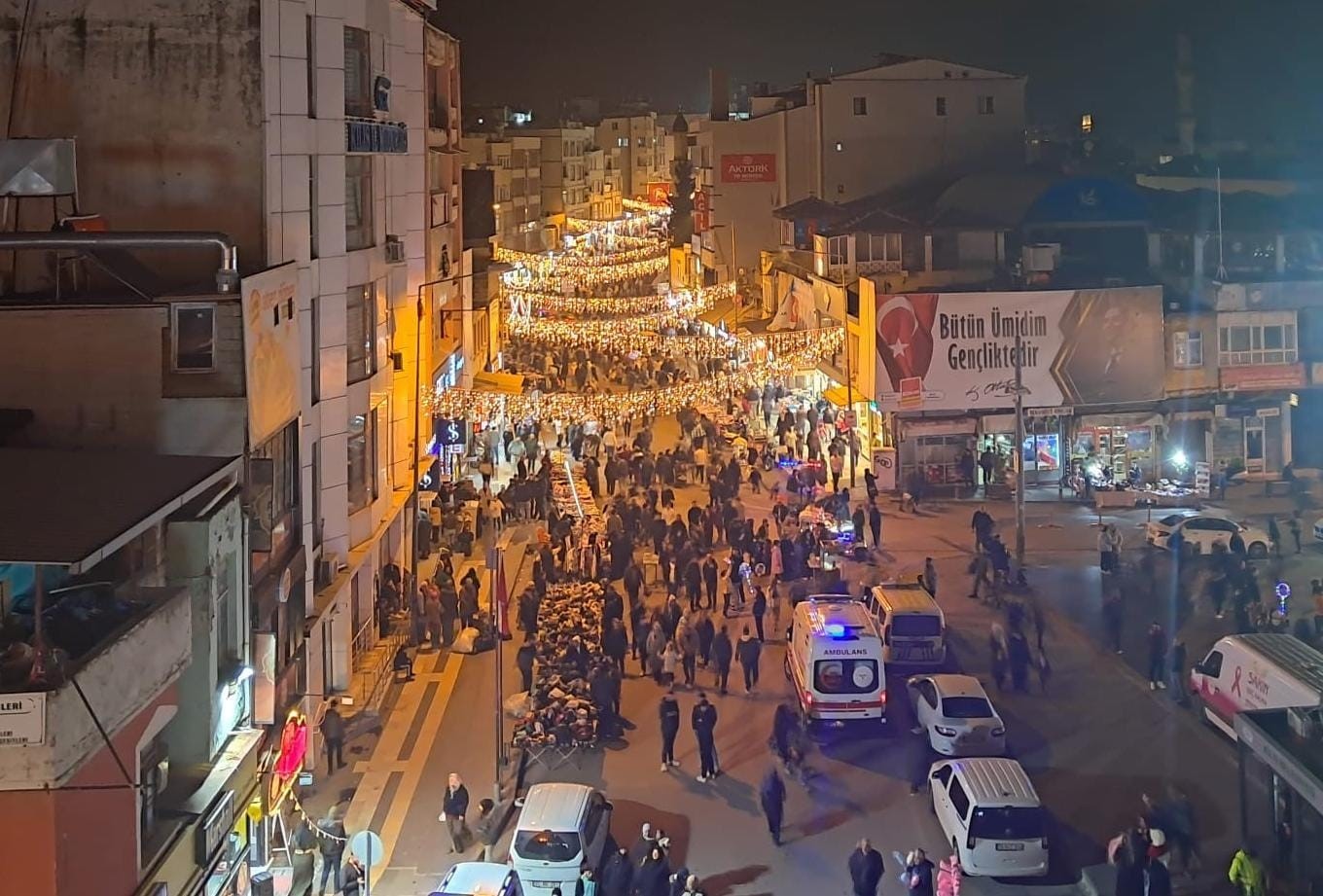 Kilis’te iftar sonrası Cumhuriyet Caddesi hareketlendi
