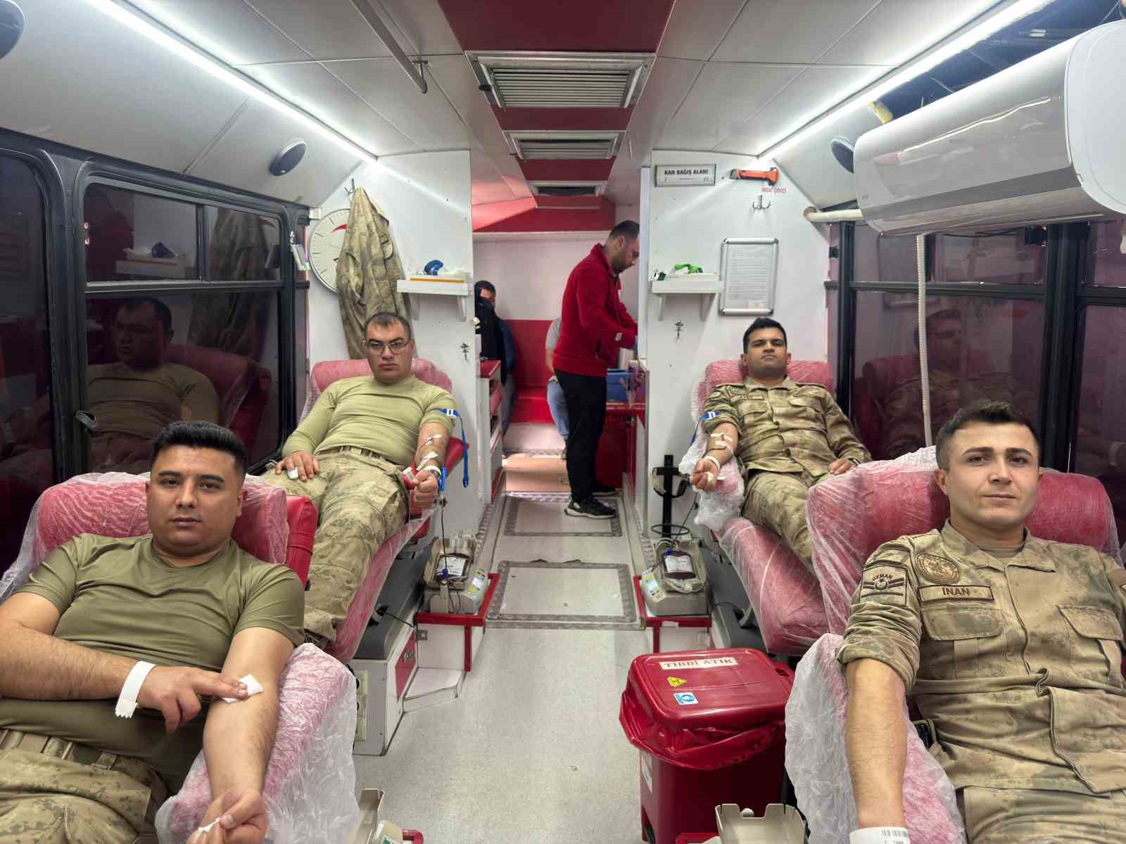 Kilis’te jandarmadan Kızılay’ın kan bağışı kampanyasına destek
