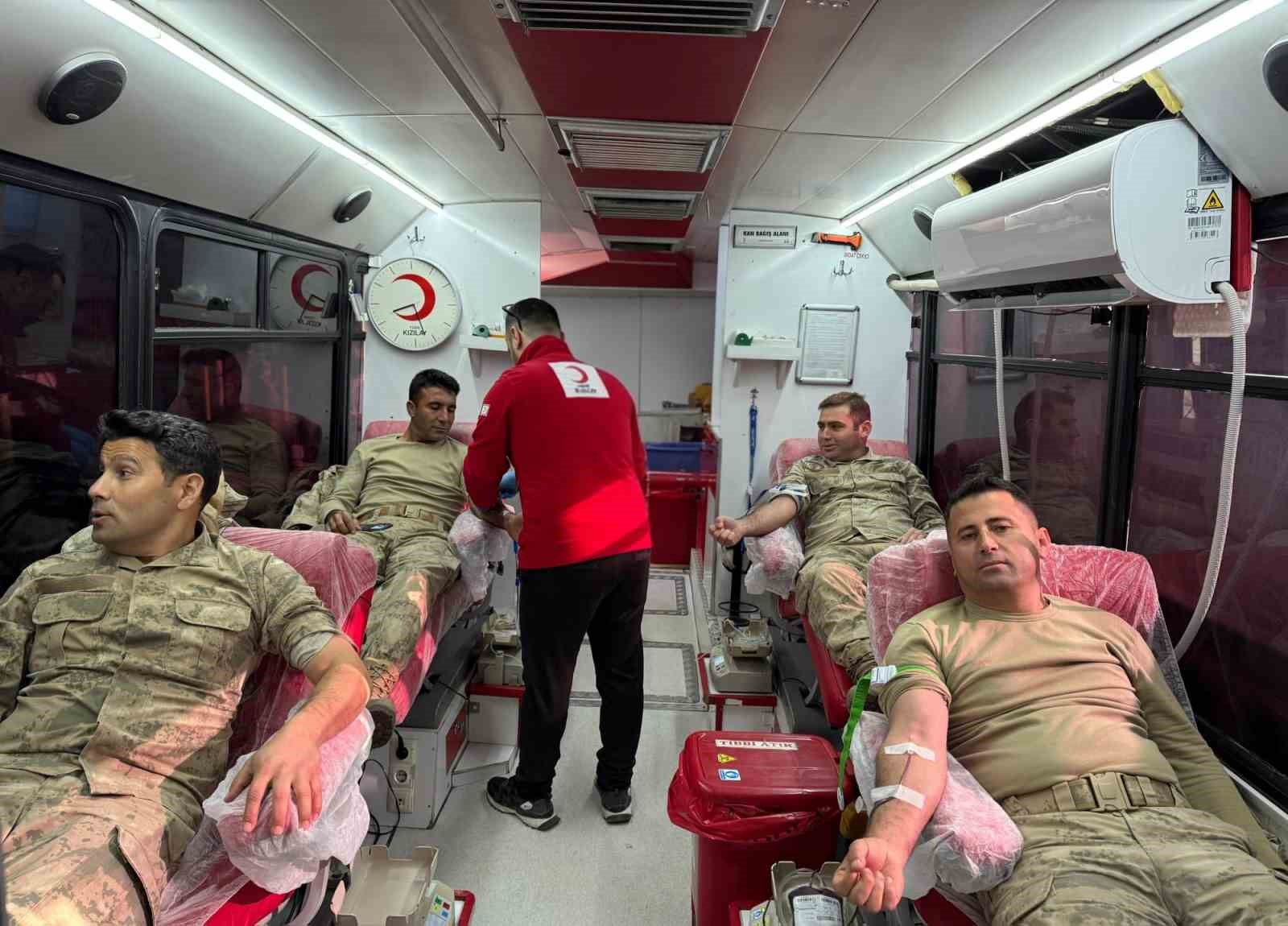 Kilis’te jandarmadan Kızılay’ın kan bağışı kampanyasına destek
