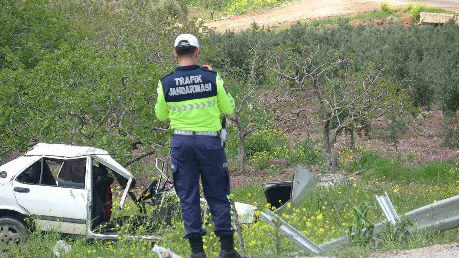 Kilis’te kontrolden çıkan Tofaş fıstık tarlasına girdi: 4 yaralı
