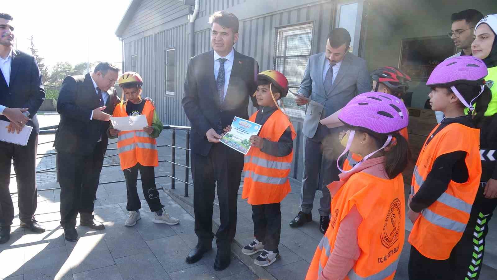 Kilis’te öğrenciler trafik parkında direksiyon başına geçti
