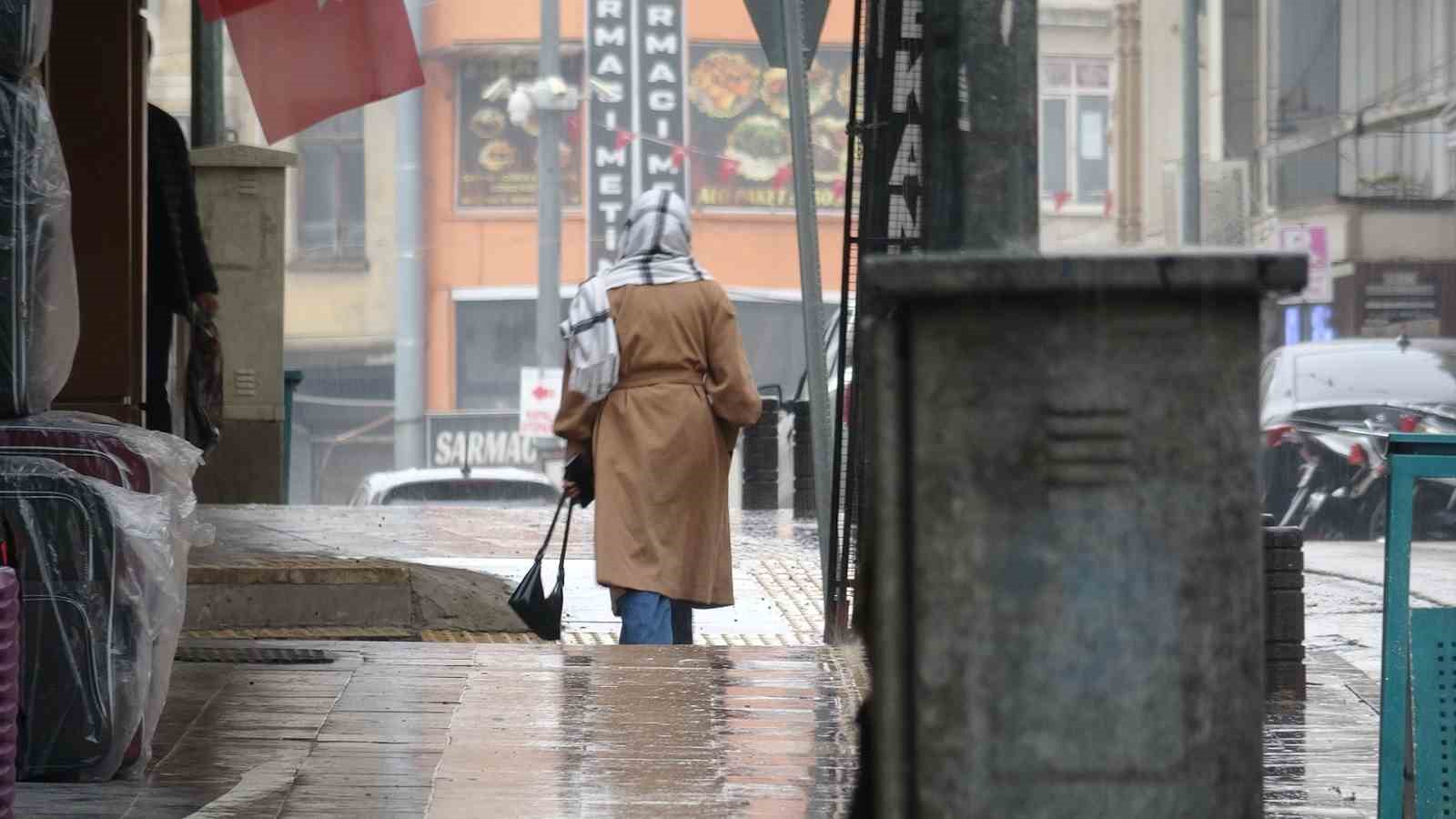 Kilis’te sağanak yağış etkili oluyor
