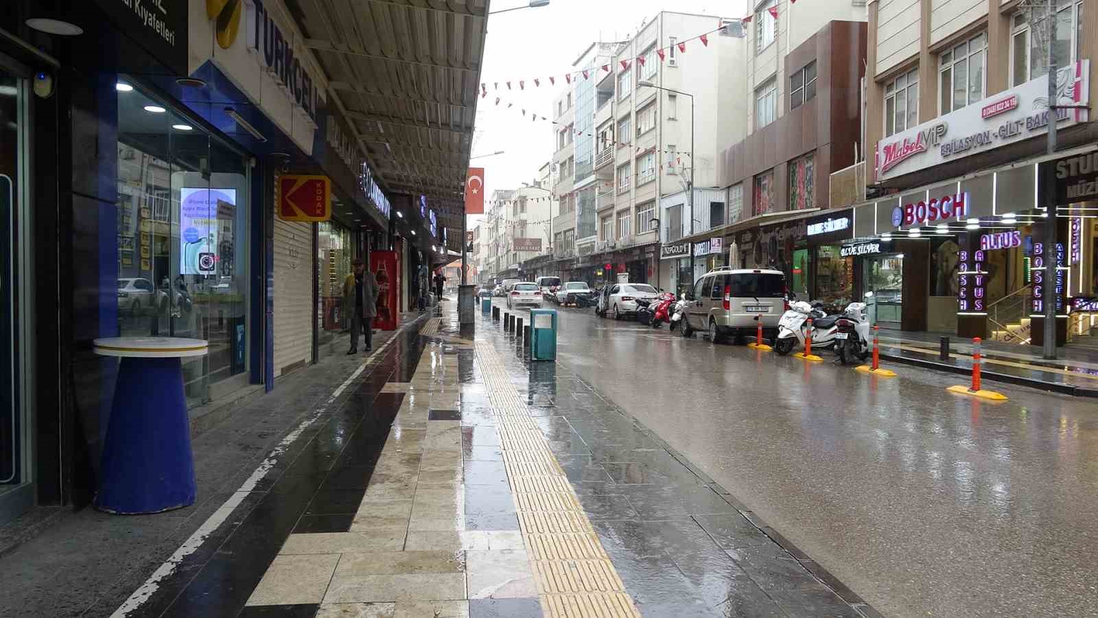 Kilis’te sağanak yağış etkili oluyor
