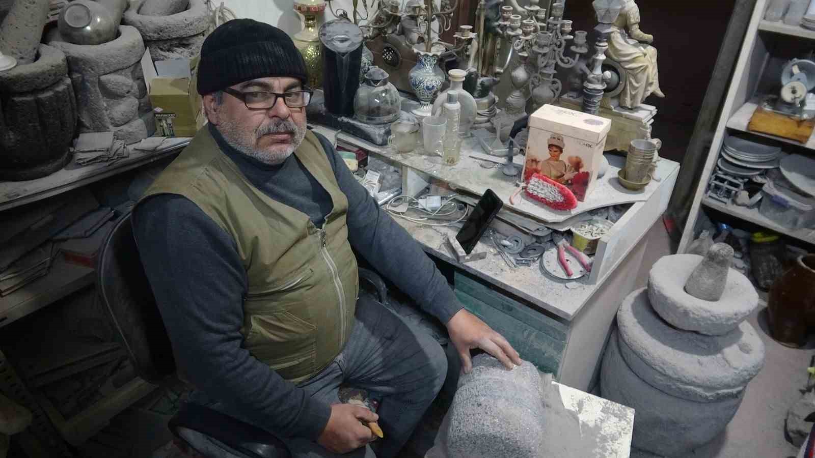 Kilis’te taş oymacılığının son ustası bayramda da tezgah başında
