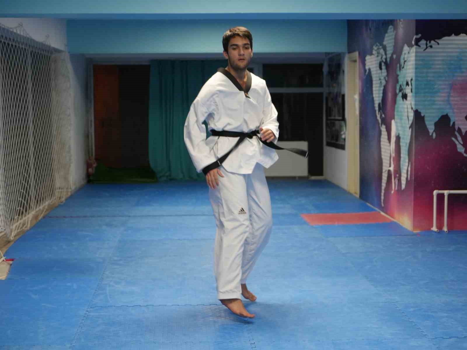 Kilo vermek için başladı, şimdi taekwondoda dünya şampiyonu olmayı istiyor
