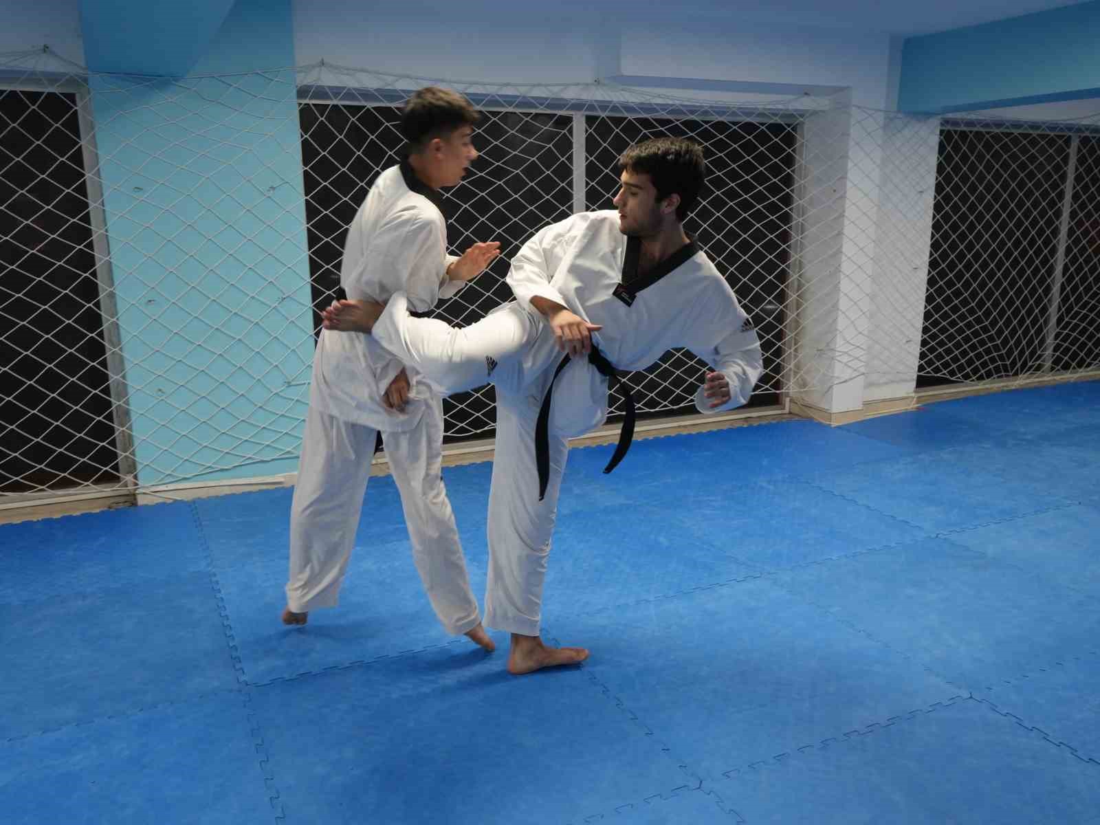 Kilo vermek için başladı, şimdi taekwondoda dünya şampiyonu olmayı istiyor
