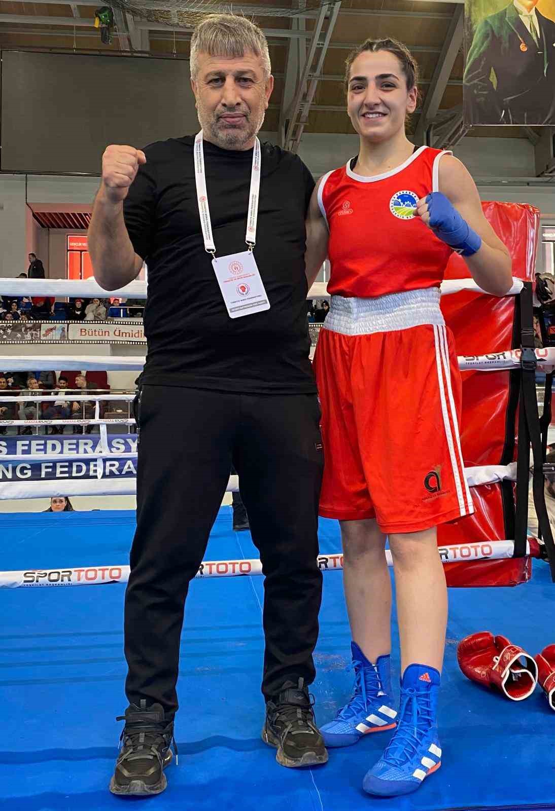 Kilo vermek için eldiven taktı, Avrupa şampiyonu oldu
