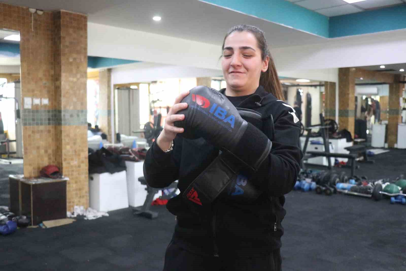 Kilo vermek için taktığı eldivenlerle 7 Türkiye, 1 Avrupa şampiyonu oldu
