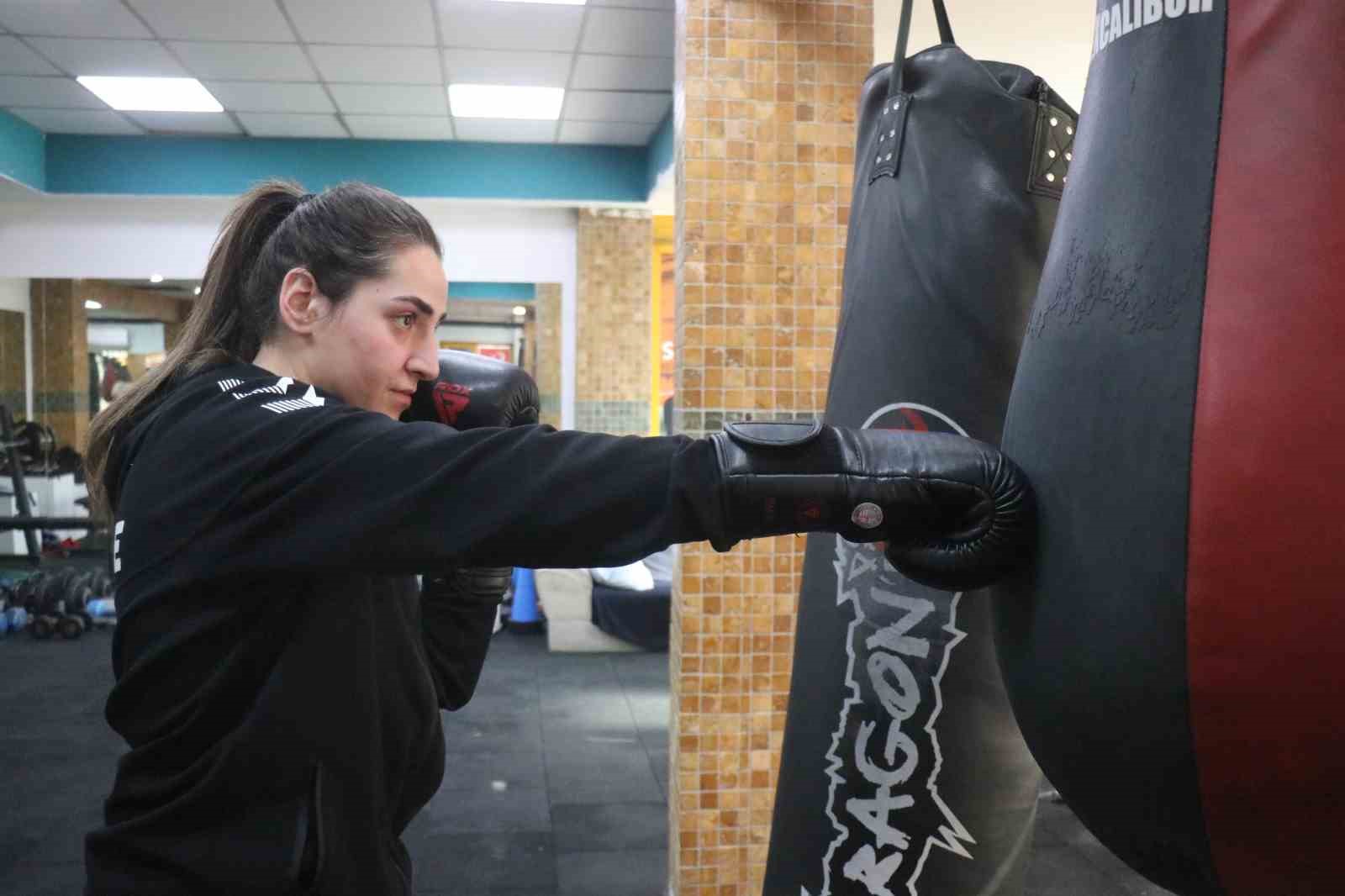 Kilo vermek için taktığı eldivenlerle 7 Türkiye, 1 Avrupa şampiyonu oldu
