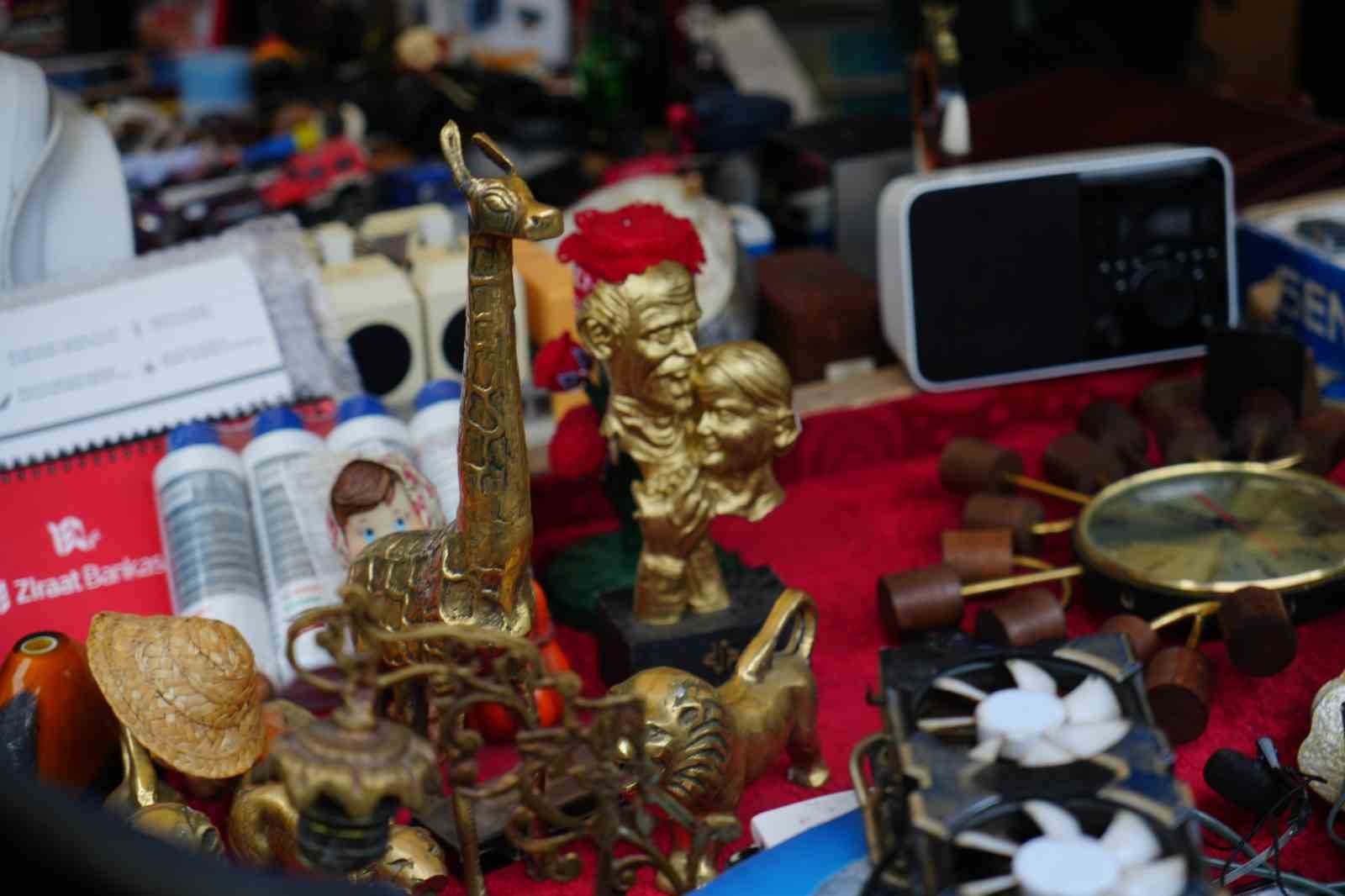 Kiminin çöpü, kiminin hazinesi: "Ankara Bit Pazarı"
Kiminin çöpü, kiminin hazinesi: "Ankara Bit Pazarı"