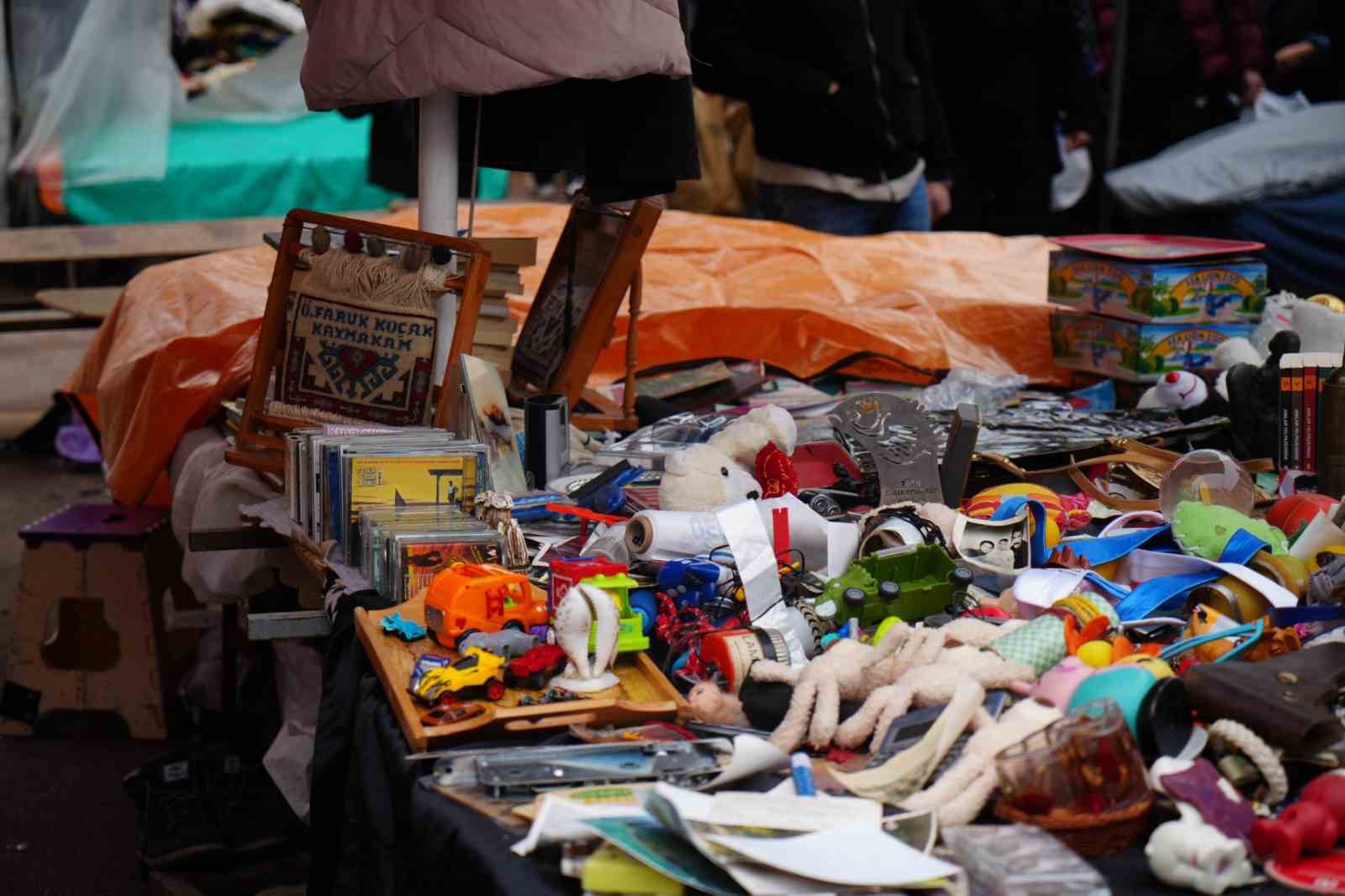 Kiminin çöpü, kiminin hazinesi: "Ankara Bit Pazarı"
Kiminin çöpü, kiminin hazinesi: "Ankara Bit Pazarı"