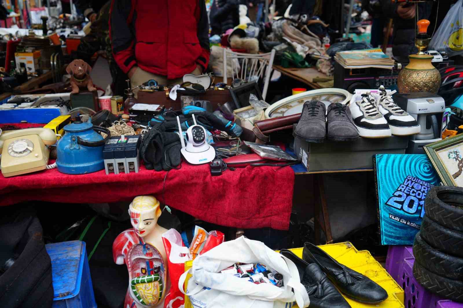 Kiminin çöpü, kiminin hazinesi: "Ankara Bit Pazarı"
Kiminin çöpü, kiminin hazinesi: "Ankara Bit Pazarı"