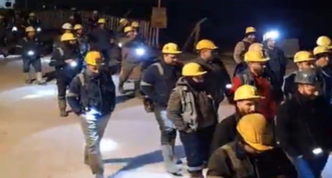 Kınık’ta maden işçileri eylemde
Kınık’ta maden işçileri eylemde