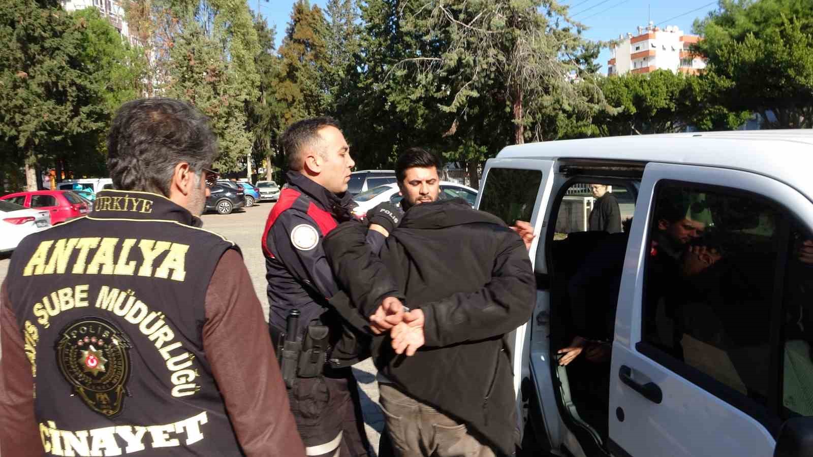 Kıraathanede işlenen alacak verecek cinayetine biri ağırlaştırılmış 2 müebbet
Kıraathanede işlenen alacak verecek cinayetine biri ağırlaştırılmış 2 müebbet