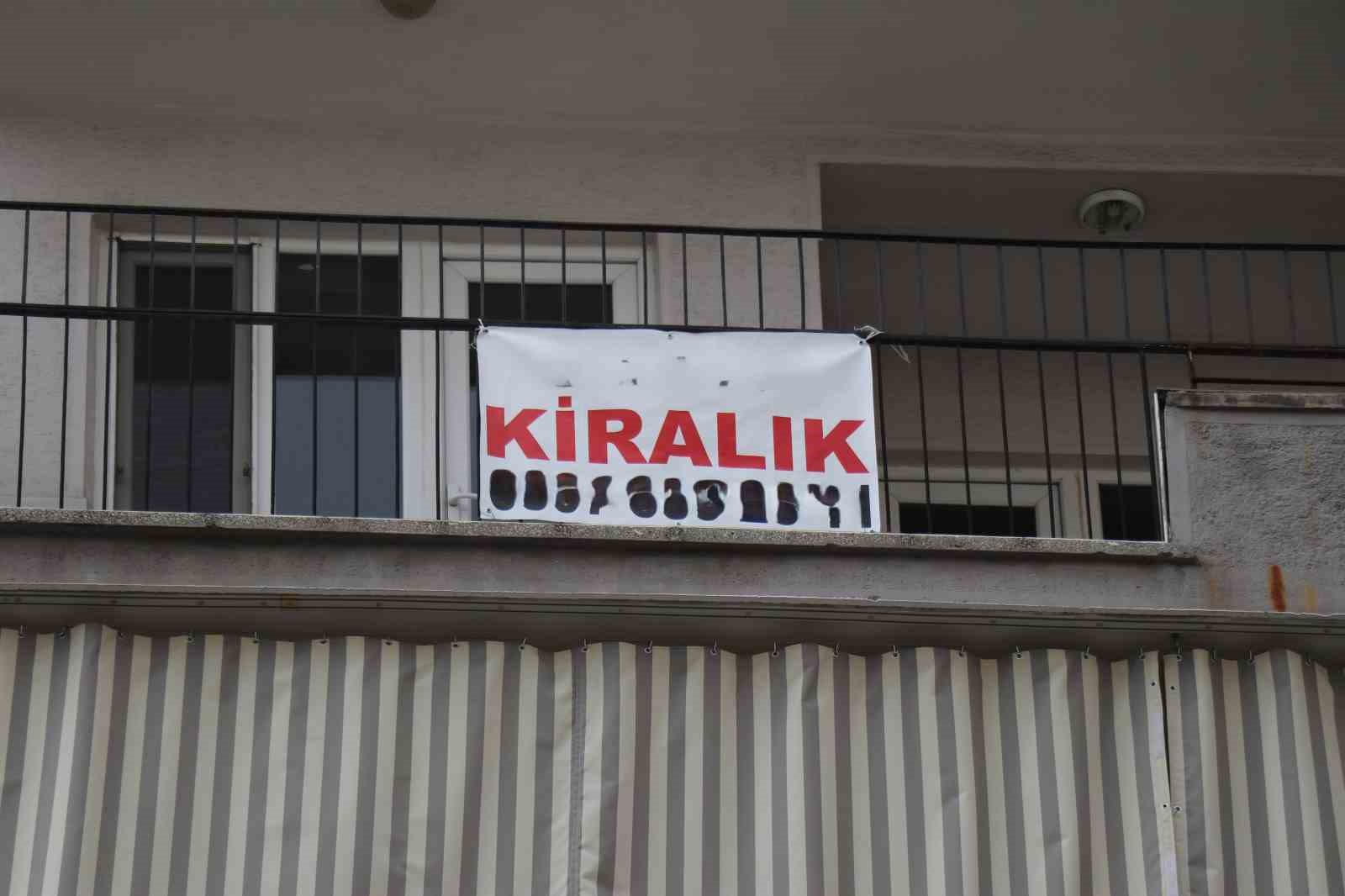 Kiracısını her 50 günde kontrol etmek isteyen ev sahibinden 3 sayfalık sıra dışı kriter listesi
Kiracısını her 50 günde kontrol etmek isteyen ev sahibinden 3 sayfalık sıra dışı kriter listesi