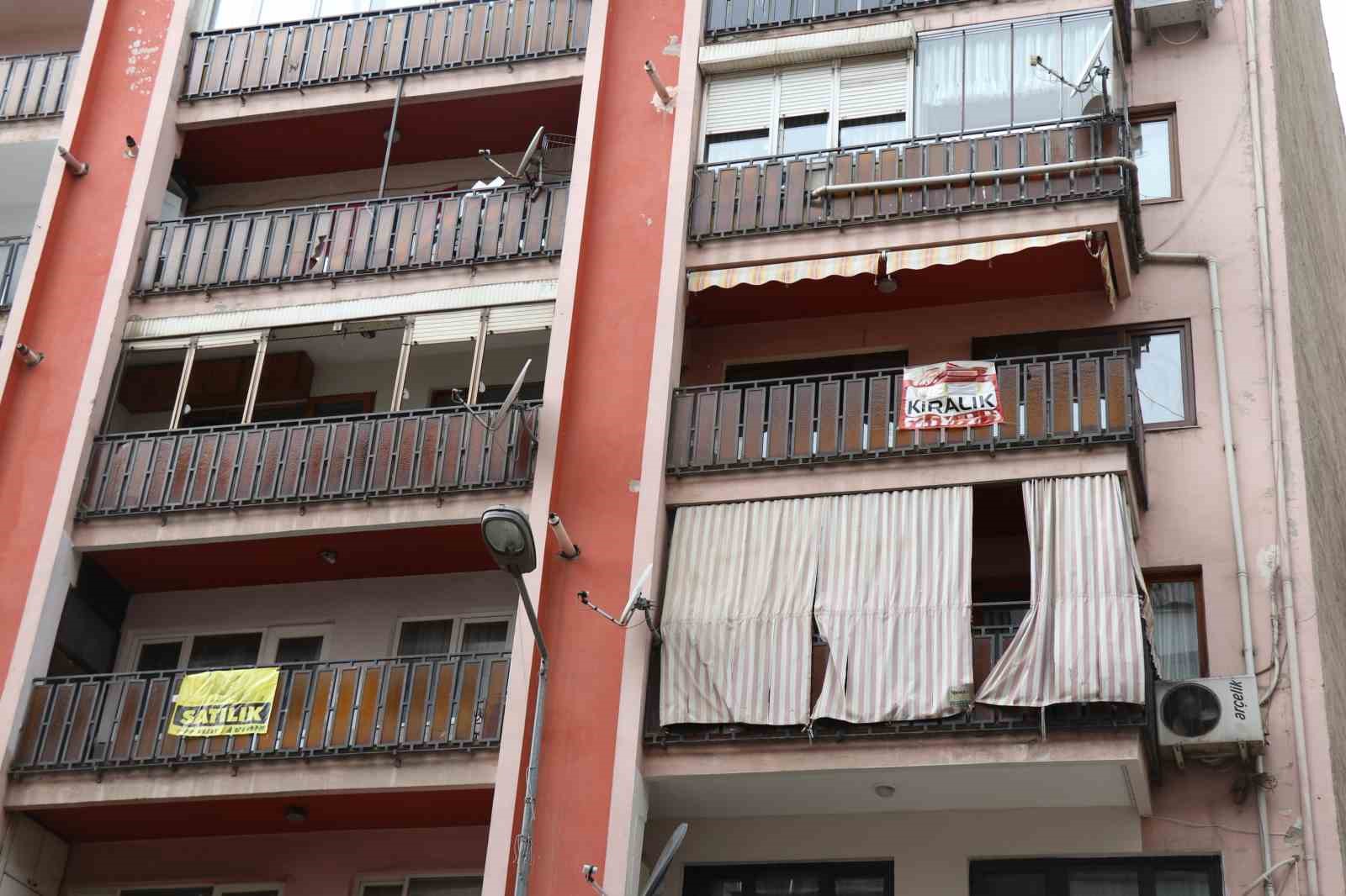 Kiracısını her 50 günde kontrol etmek isteyen ev sahibinden 3 sayfalık sıra dışı kriter listesi
Kiracısını her 50 günde kontrol etmek isteyen ev sahibinden 3 sayfalık sıra dışı kriter listesi