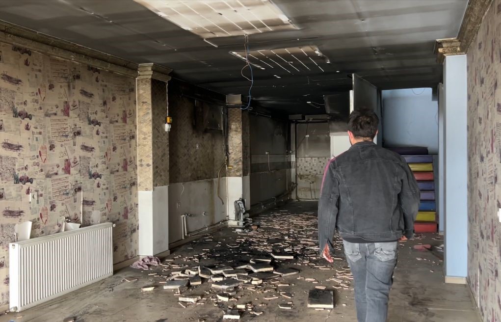 Kiraya verdiği dükkanını 4 yıl sonra harabeye döndüğünü görünce şoke oldu
