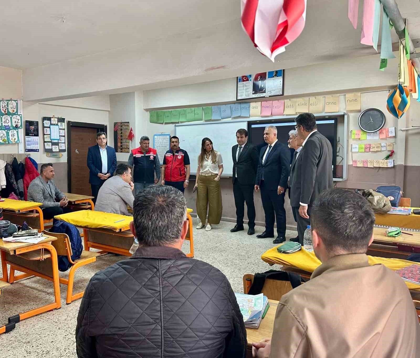 Kırıkhan’da biçerdöver operatörleri eğitiliyor
