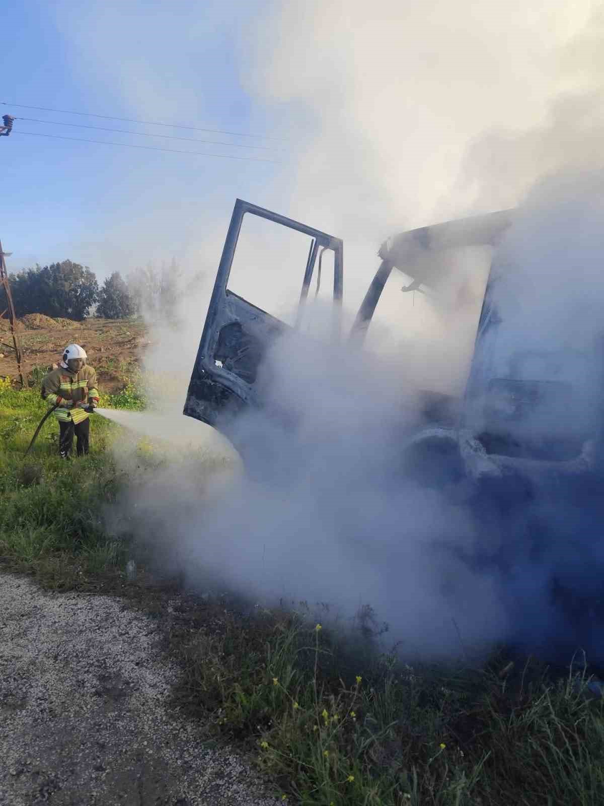 Kırıkhan’da kamyon yangını
