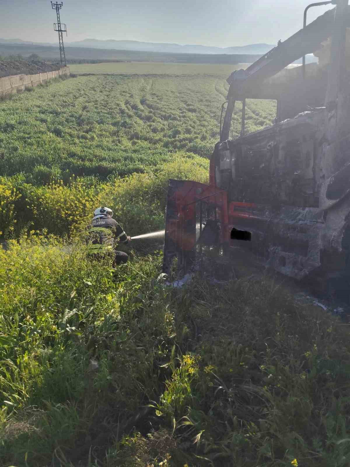 Kırıkhan’da kamyon yangını
