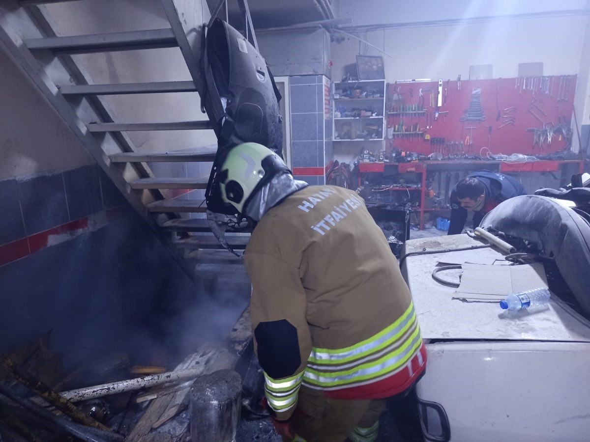 Kırıkhan’da tamircide yangın
