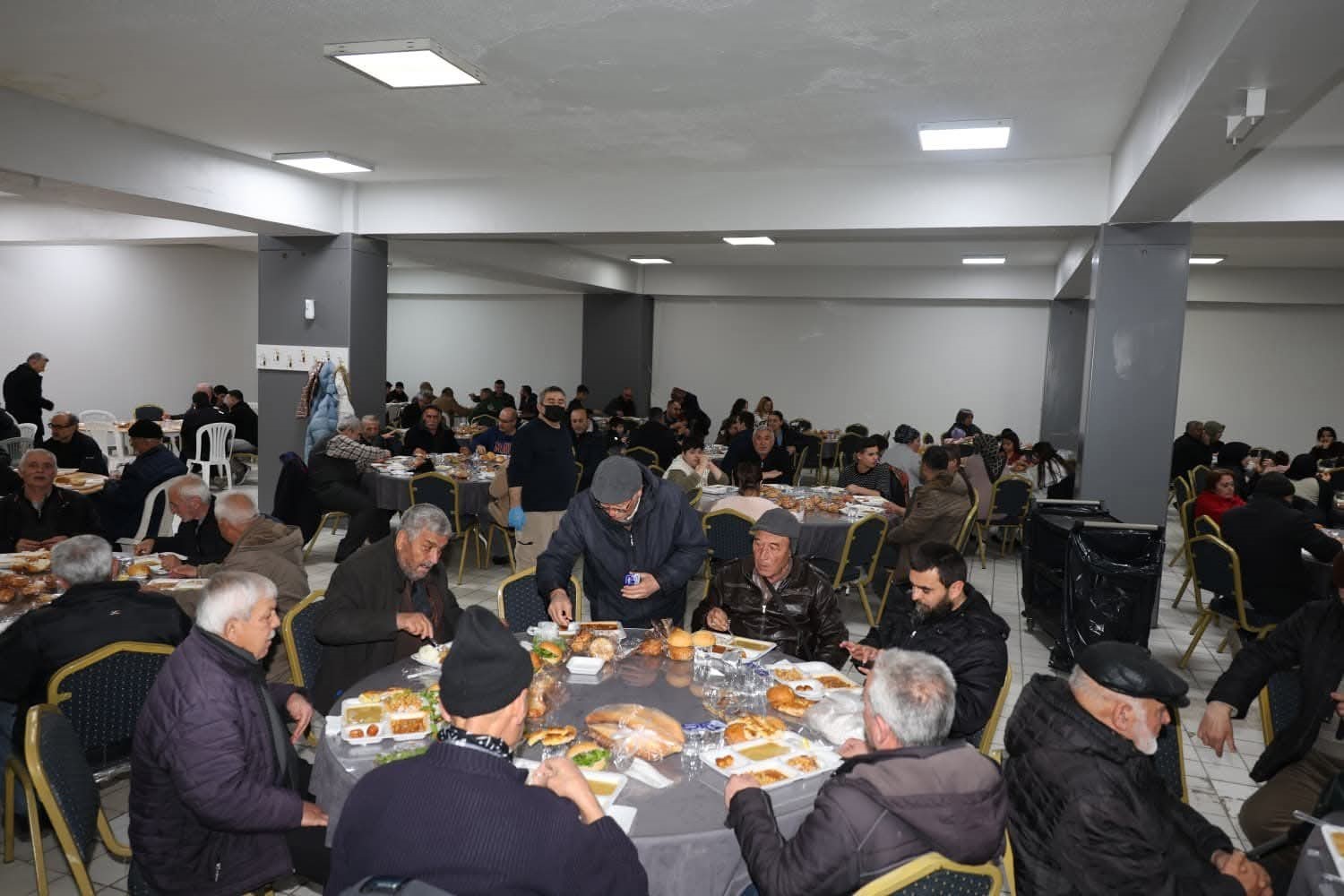 Kırıkkale Belediye Başkanı Önal, vatandaşlarla iftar sofrasında buluştu
