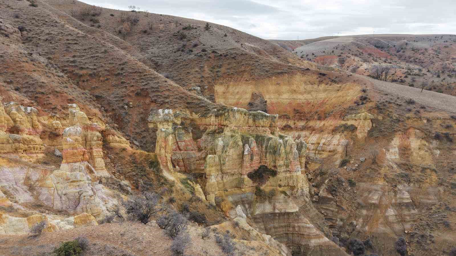 Kırıkkale’de doğanın şekillendirdiği kayalar ilgi çekiyor
