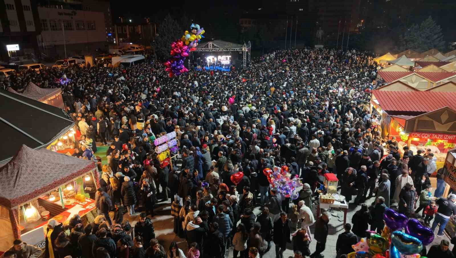 Kırıkkale’de Hüseyin Kağıt konserine binlerce kişi akın etti
