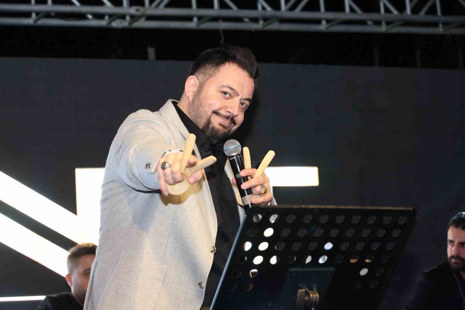 Kırıkkale’de Hüseyin Kağıt konserine binlerce kişi akın etti
