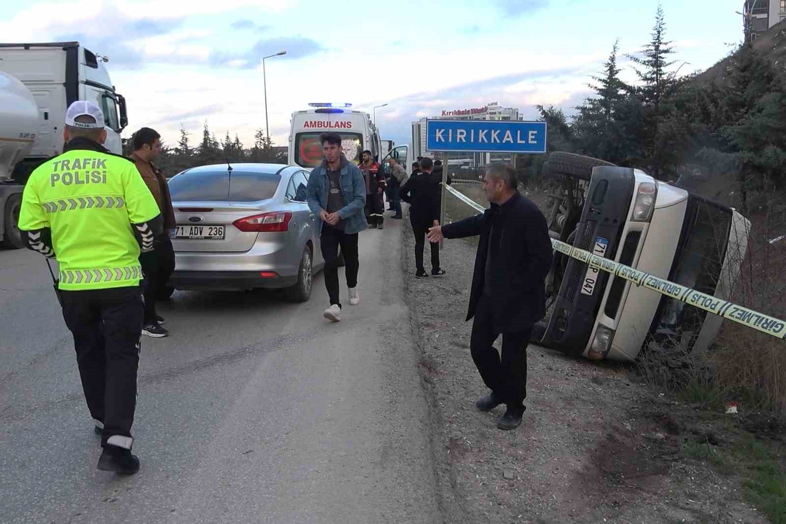 Kırıkkale’de işçi servisi kamyonla çarpıştı: 5 yaralı
