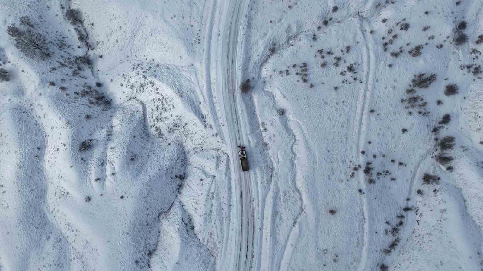 Kırıkkale’de karla kaplanan köy yolları yeniden ulaşıma açıldı
