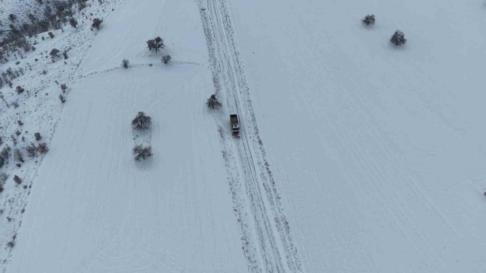 Kırıkkale’de karla kaplanan köy yolları yeniden ulaşıma açıldı
