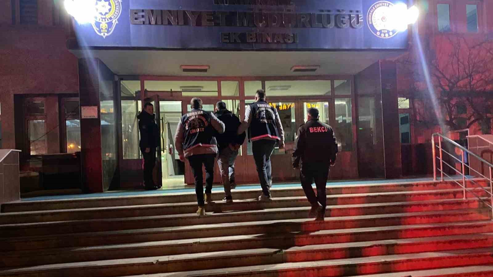 Kırıkkale’de şok uygulamada çok sayıda hükümlü yakalandı
Kırıkkale’de şok uygulamada çok sayıda hükümlü yakalandı